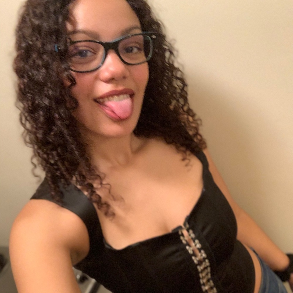 Hi! I’m Dejia! - Picture 3 of 5